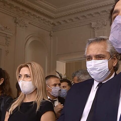 Fernández atribuyó a la “desesperación de algunos” los incidentes durante el velatorio