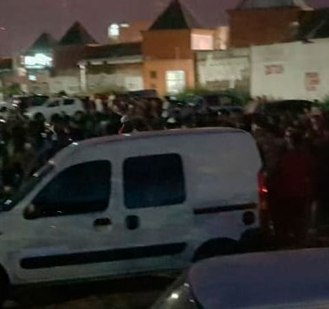 Gran cantidad de jóvenes se congregaron en la noche y madrugada de este sábado, en zona del ex Hipódromo de Paraná Gran cantidad de jóvenes se congregaron en la noche y madrugada de este sábado, en zona del ex Hipódromo de Paraná