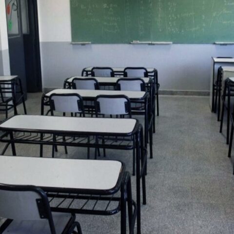 Unos 320 millones de alumnos, sin clases presenciales por el agravamiento de la pandemia