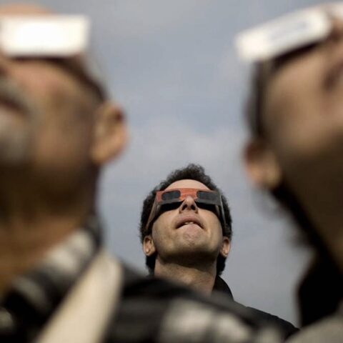 Eclipse de sol: cómo mirarlo, cómo cuidarse y cuándo disfrutarlo