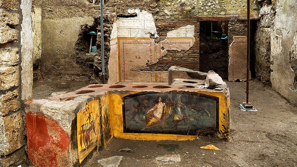 Descubren en Pompeya un termopolio intacto, la versión romana del “fast food”