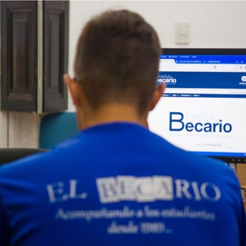 El gobernador acordó con Bértoli líneas de acción del Becario para 2021