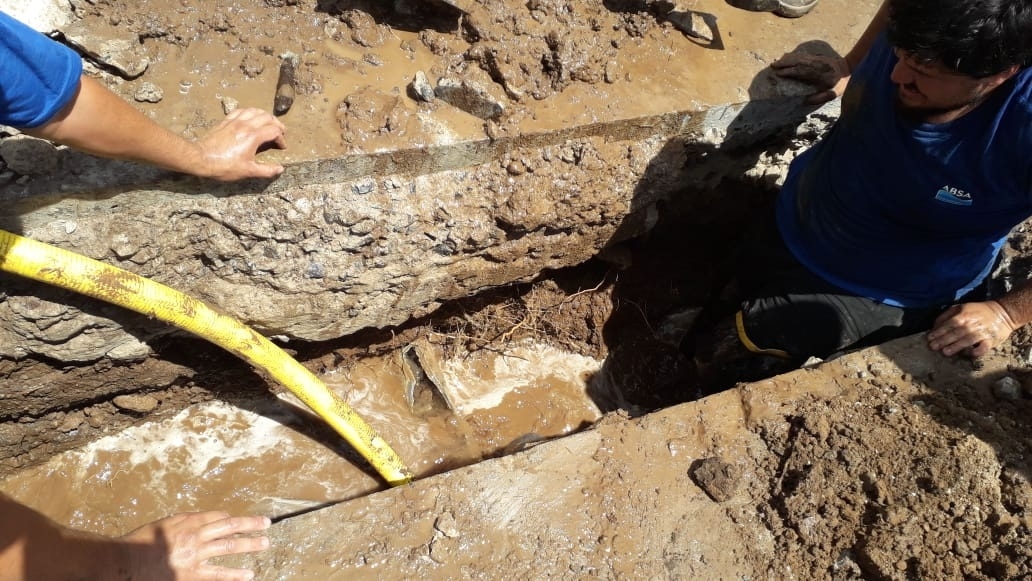 Por rotura en cañería maestra de agua se interrumpió el servicio desde avenida Ramírez hacia el Este