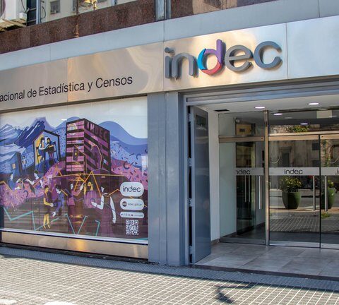 Prohibirán hacer operaciones bancarias a 700.000 empresas y 5 millones de personas físicas si no responden el Censo Económico Prohibirán hacer operaciones bancarias a 700.000 empresas y 5 millones de personas físicas si no responden el Censo Económico