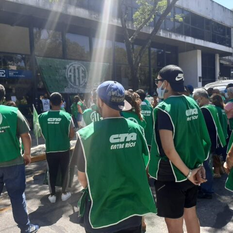 ATE protestó frente al Ministerio de Salud y comparó a Bordet con Macri