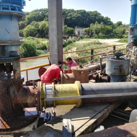 Baja presión de agua por rotura de bomba en muelle de la Toma Nueva