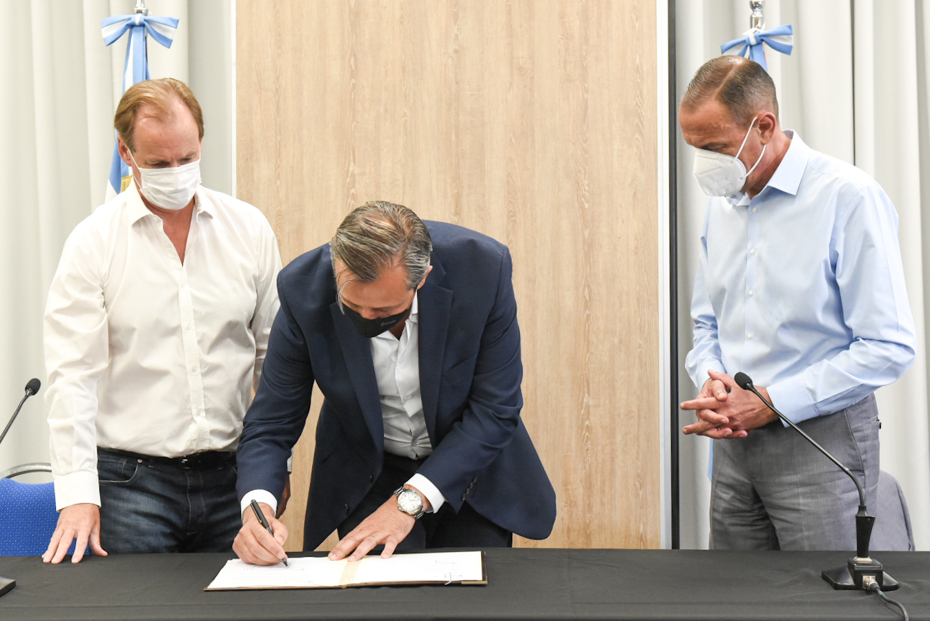 Bahl firmó un convenio para iniciar la obra de conectividad vial Circunvalar Sur de Paraná Bahl firmó un convenio para iniciar la obra de conectividad vial Circunvalar Sur de Paraná