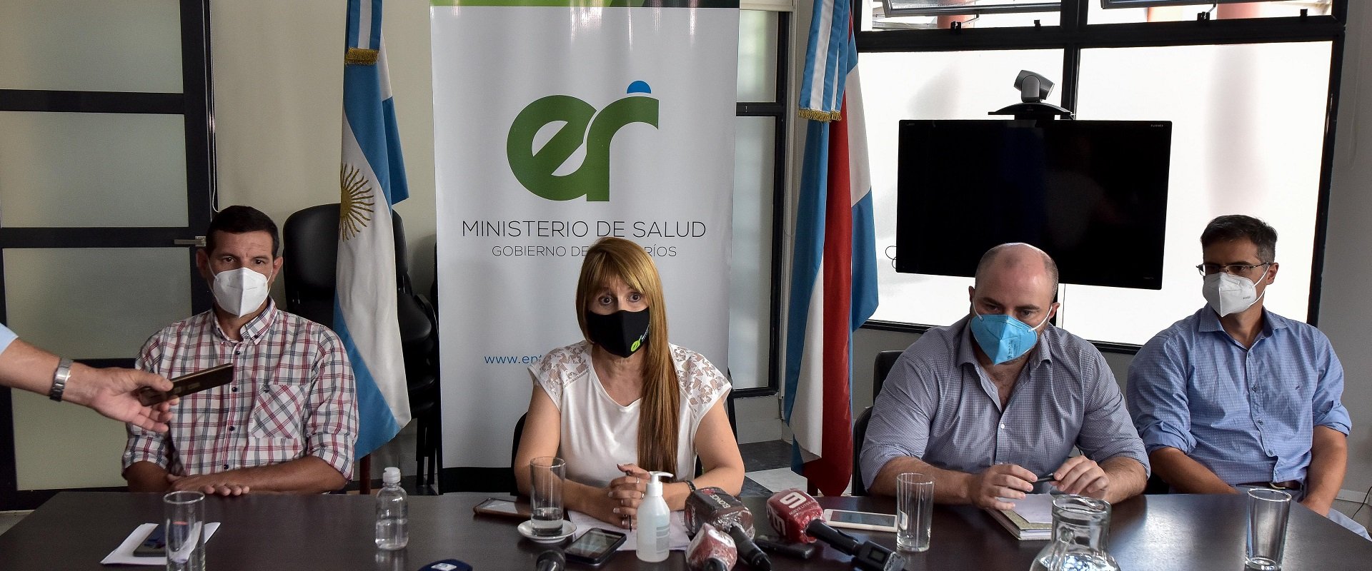 La vacunación continuará en forma progresiva con monitoreo permanente