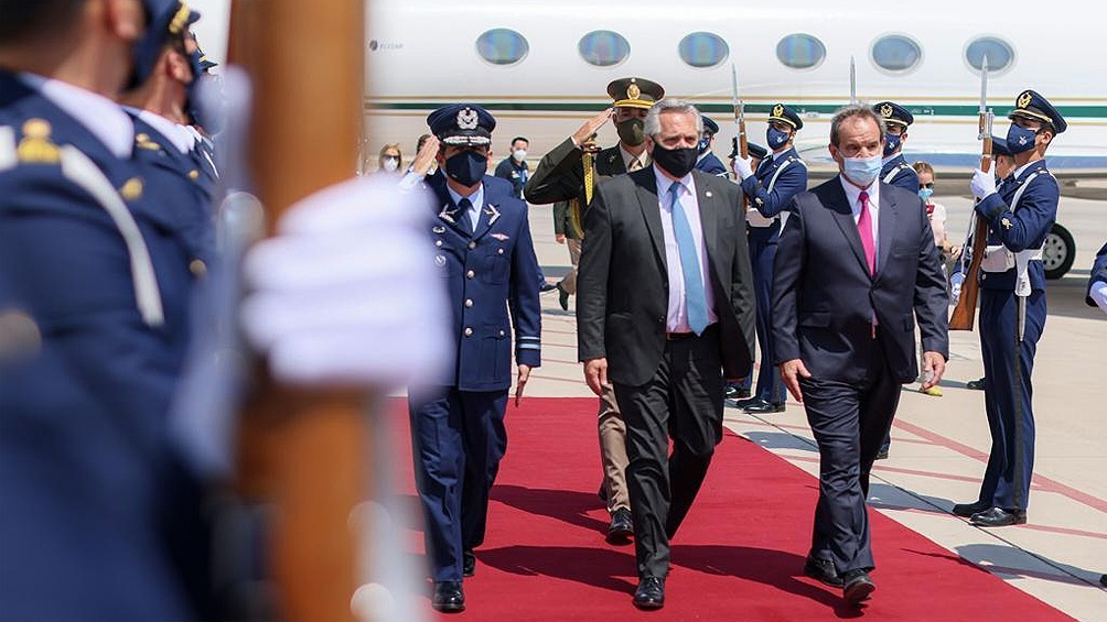 Fernández está en el Palacio de La Moneda dando inicio a su visita de Estado