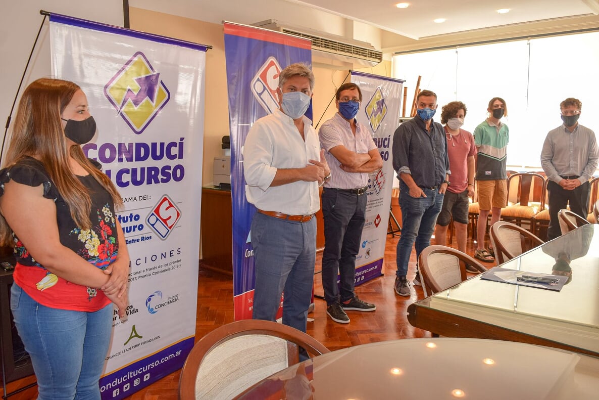 El IAPSER premió a los ganadores del Programa Conducí tu Curso edición virtual 2020. El IAPSER premió a los ganadores del Programa Conducí tu Curso edición virtual 2020.
