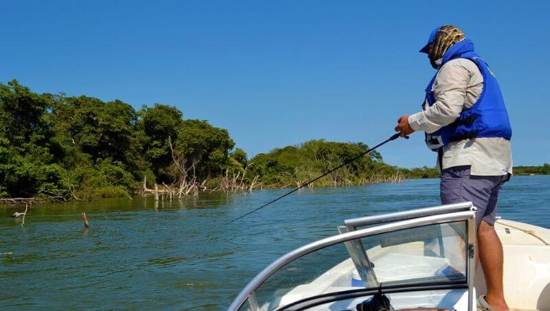 Bordet acuerda con Prefectura controles para la seguridad en la navegación, pesca y la pandemia Bordet acuerda con Prefectura controles para la seguridad en la navegación, pesca y la pandemia