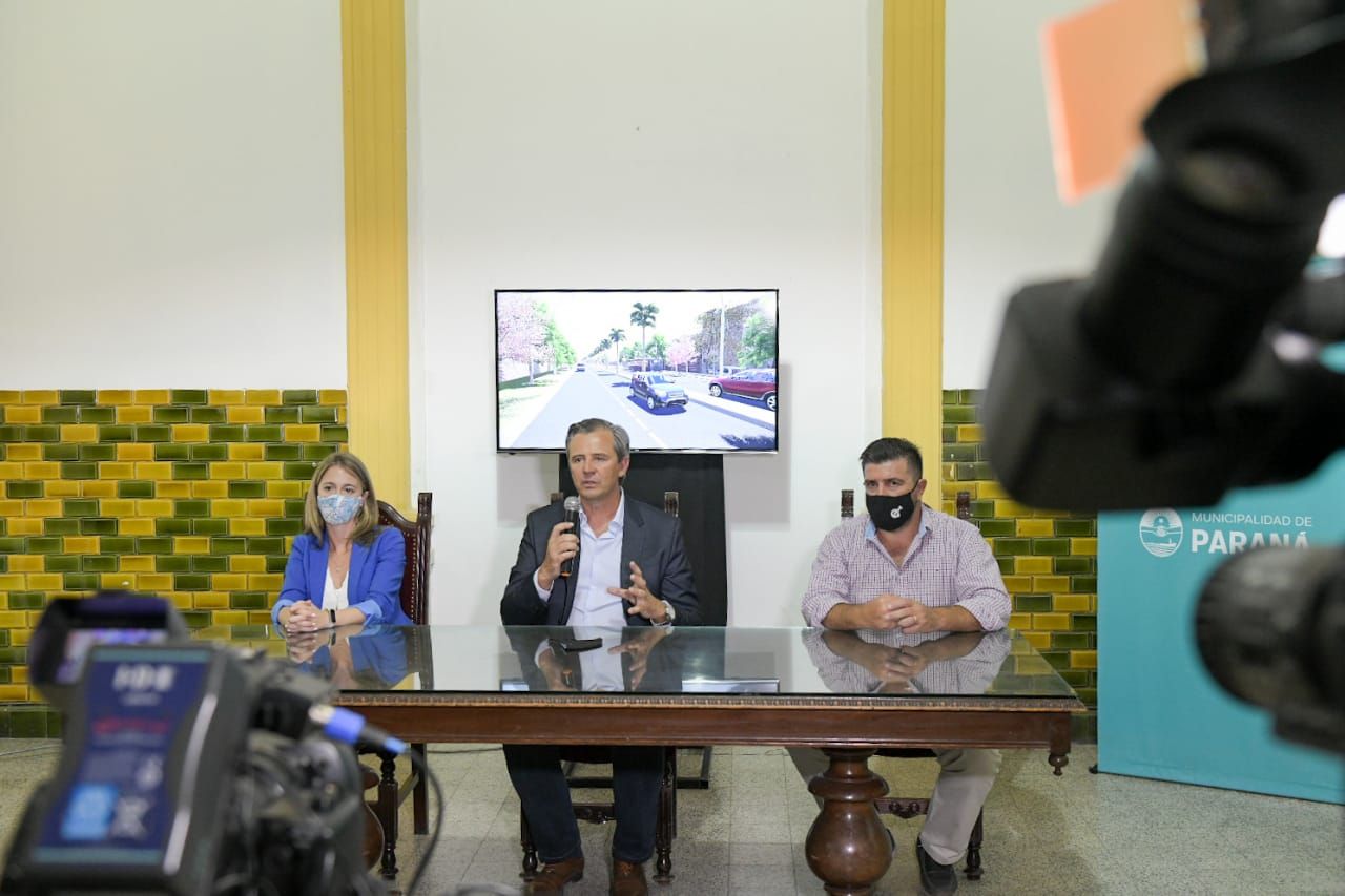 Bahl brindó un informe sobre la obra de ensanche y doble vía de bulevar Racedo Bahl brindó un informe sobre la obra de ensanche y doble vía de bulevar Racedo