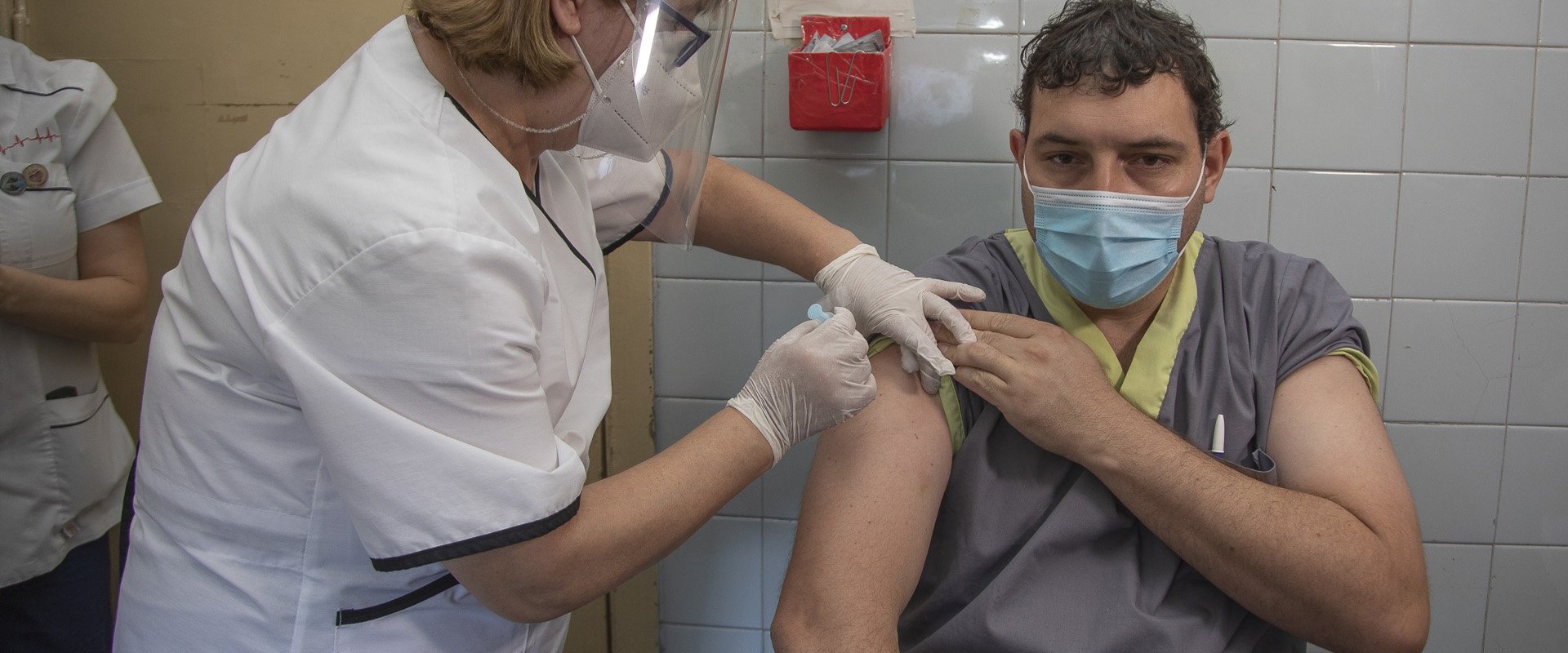 Casi 10.000 agentes de salud fueron inmunizados con el primer componente Casi 10.000 agentes de salud fueron inmunizados con el primer componente