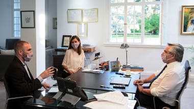 El presidente Alberto Fernández se reunió el viernes con Martín Guzmán y Fernanda Raverta; después de la reunión hubo un comunicado sobre los ingresos jubilatorios