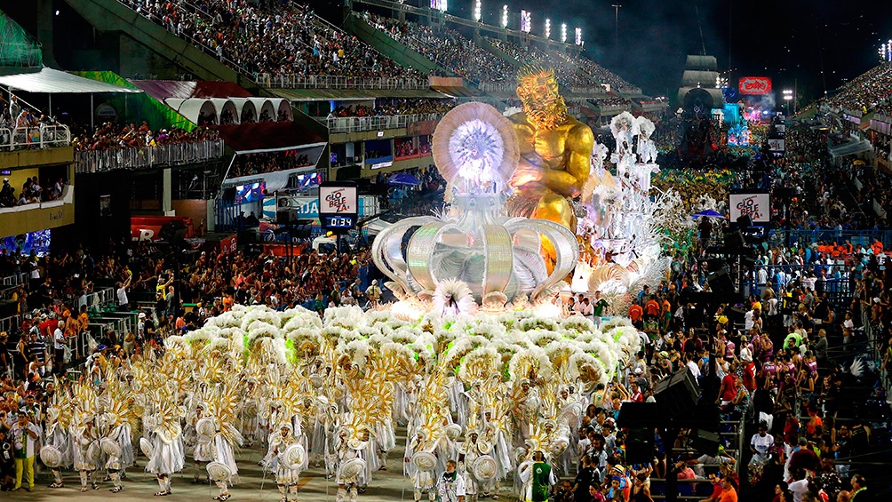 El sambódromo de Rio de Janeiro convoca a miles y miles de turistas de todos el mundo.