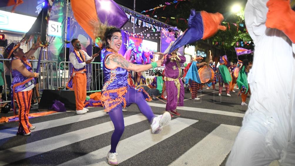 En los corsos porteños, las mujeres llevan el ritmo.