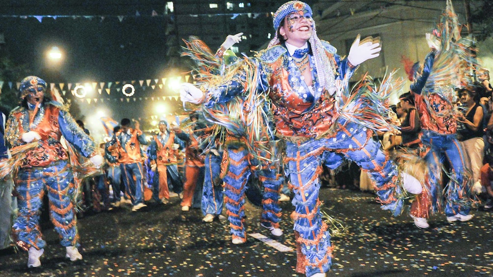 Bien de barrio, el corso de Boedo es una pasarela para las grandes comparsas de Buenos Aires.