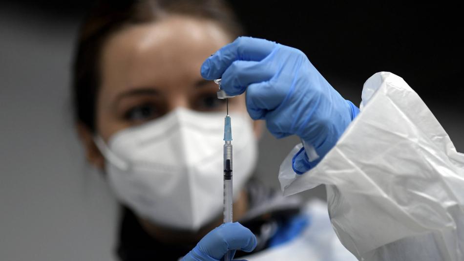 Cinco años de cárcel para los que se vacunen antes de tiempo en Colombia Cinco años de cárcel para los que se vacunen antes de tiempo en Colombia