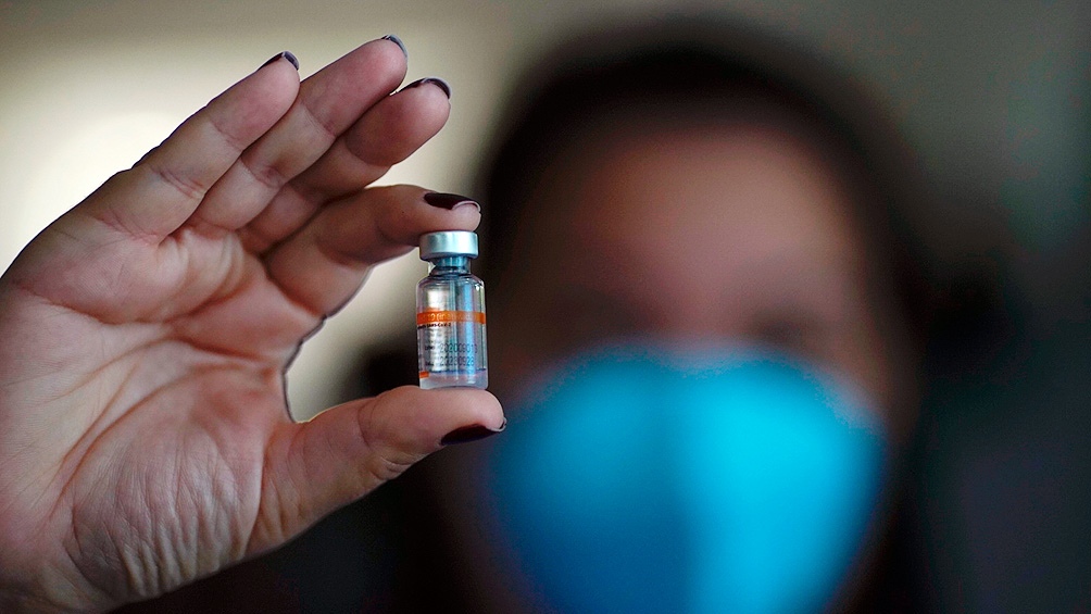 Con la llegada de las dosis de China, comenzará la vacunación a docentes
