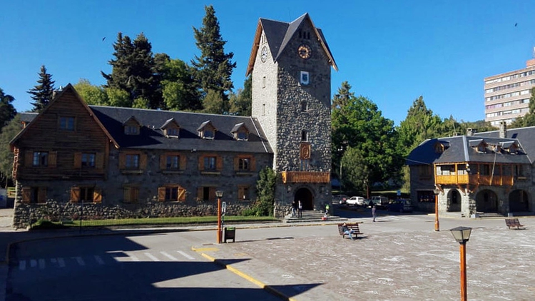 Multaron con un millón de pesos a los organizadores de una fiesta clandestina en Bariloche