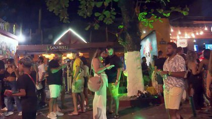 Una de las zonas de bares, repleta de gente