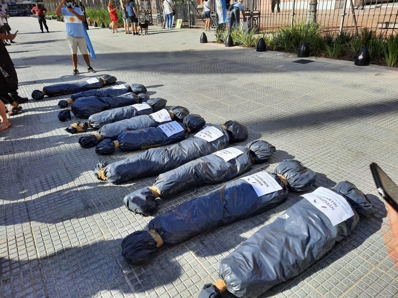 Bordet repudió las bolsas mortuorias frente a Casa Rosada