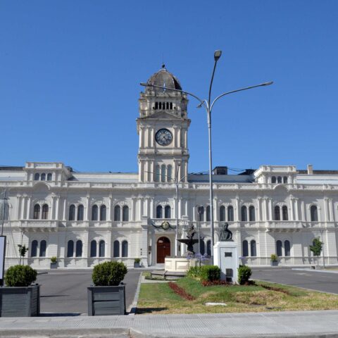 Este sábado 27 comienza el pago de haberes a estatales con aumento
