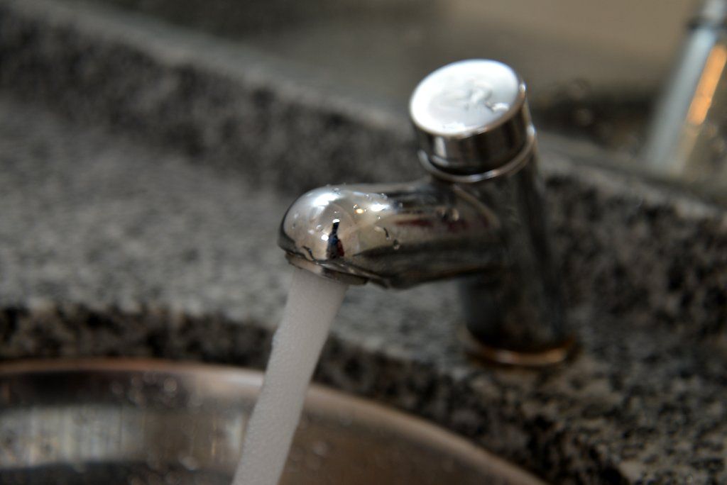 El agua obtenida de extracciones subterráneas es apta para consumo humano