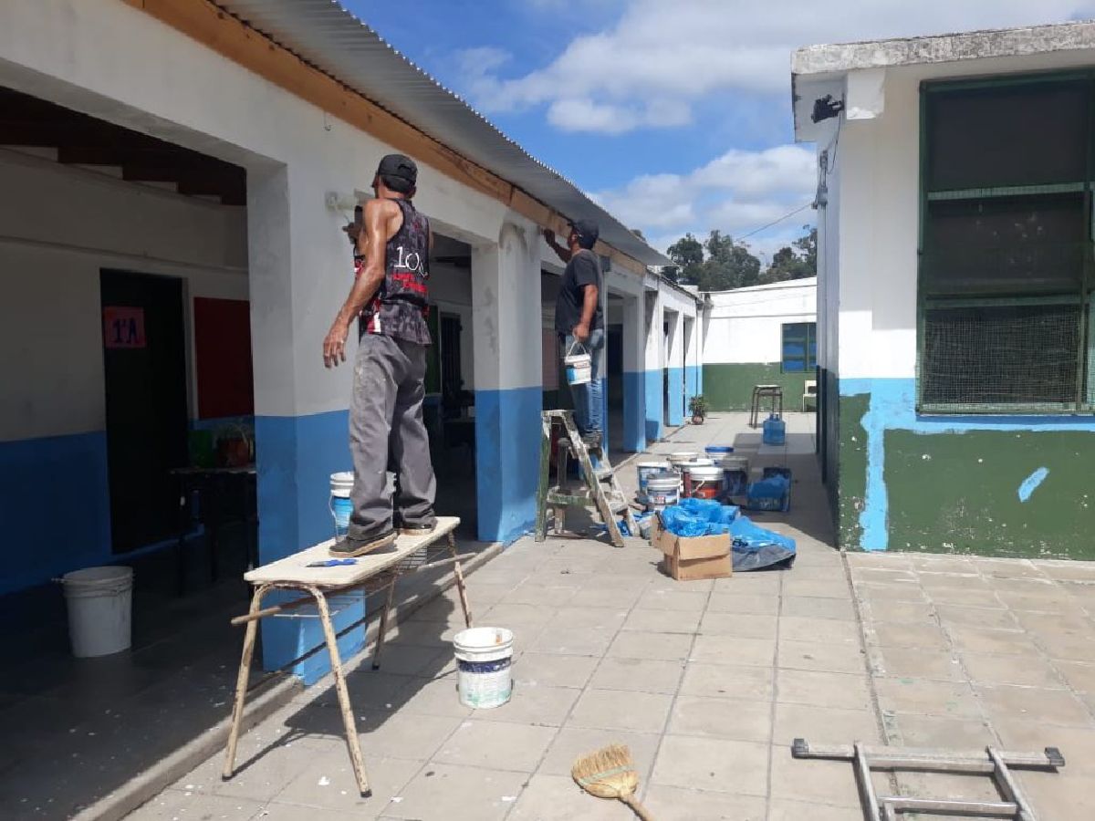 Bordet firmó contratos de obra para terminar jardines y refaccionar escuelas Bordet firmó contratos de obra para terminar jardines y refaccionar escuelas