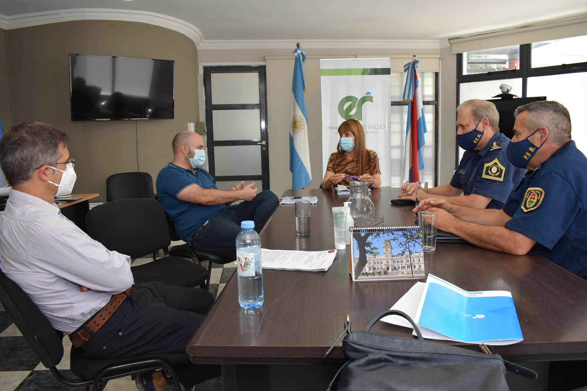 Salud se reunió con directivos de la Policía de Entre Ríos para abordar la vacunación Covid-19 Salud se reunió con directivos de la Policía de Entre Ríos para abordar la vacunación Covid-19