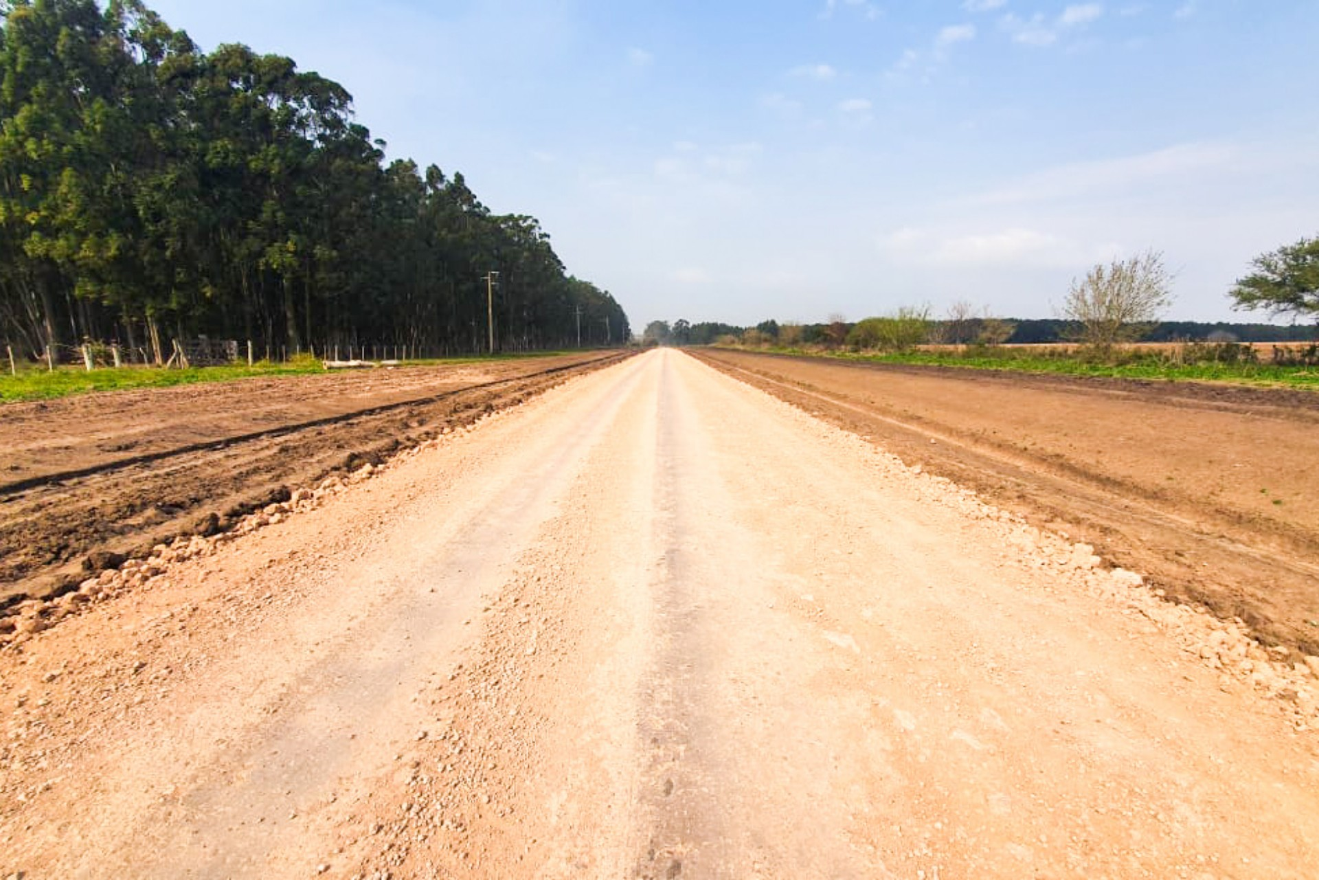 Mejoran la ruta provincial Nº 42 del departamento Uruguay