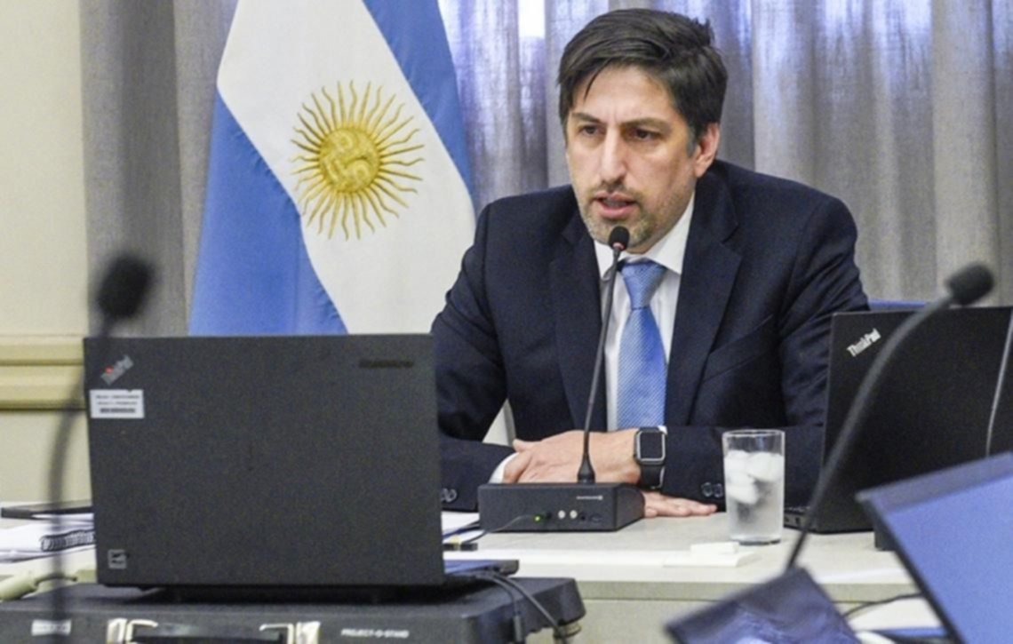 El Gobierno y los gremios acordaron un salario mínimo de 40 mil pesos para los docentes y revisión en noviembre