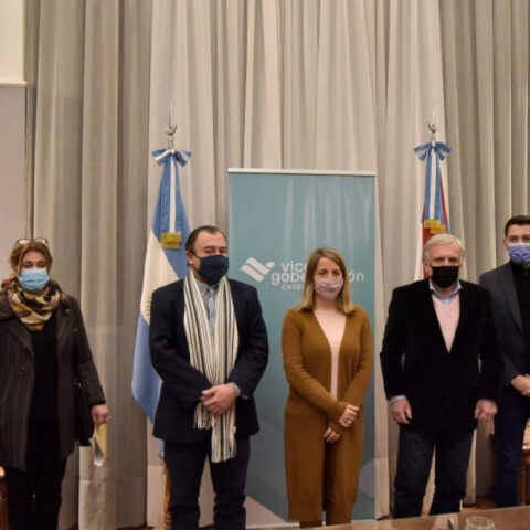 Stratta convocó a una reunión de trabajo para la construcción de cien nuevas viviendas en Victoria Stratta convocó a una reunión de trabajo para la construcción de cien nuevas viviendas en Victoria