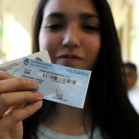A través de las redes sociales, promueven el voto joven en las PASO