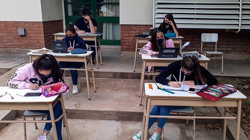 Invertirán 5 mil millones de pesos para buscar alumnos que abandonaron la escuela en pandemia Invertirán 5 mil millones de pesos para buscar alumnos que abandonaron la escuela en pandemia
