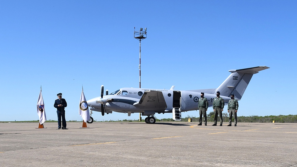 El primero de los TC-12B Hurón, de los doce adquiridos a los Estados Unidos, arribó este jueves a la II Brigada Aérea con asiento en la localidad entrerriana de Paraná. Foto: Pablo Añeli