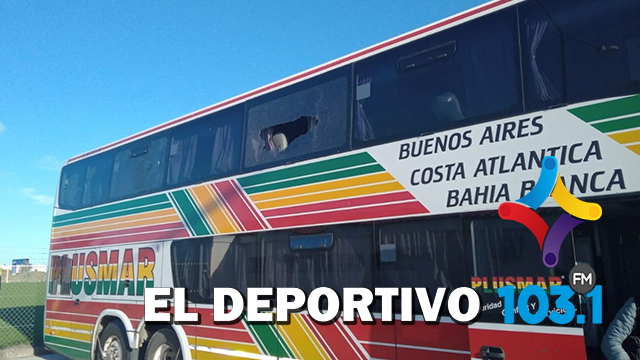 Apedrearon el micro de los jugadores de Aldosivi Apedrearon el micro de los jugadores de Aldosivi