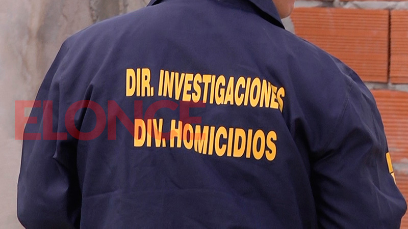 Balearon en la cabeza a una funcionaria policial y a otra mujer: están graves