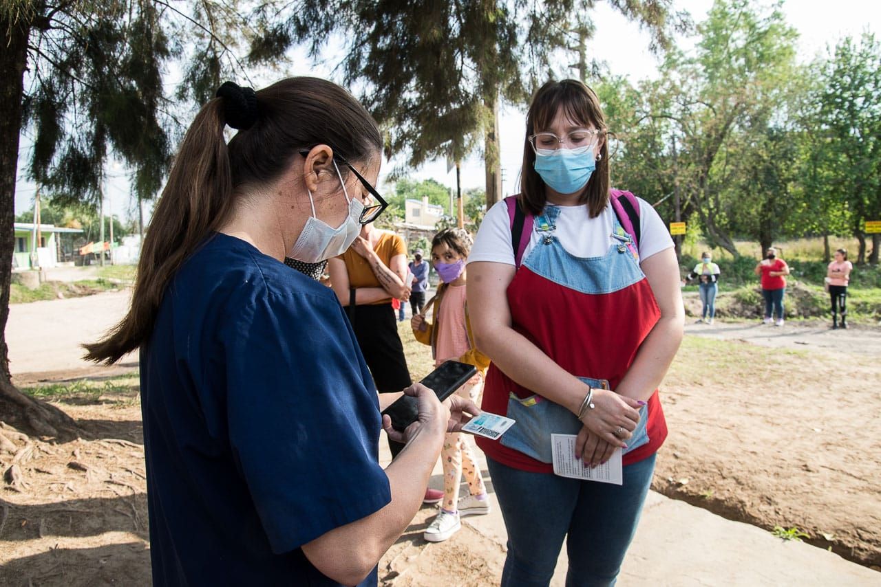 Covid 19: Vacunaron a más paranaenses en el Centro de Salud Toma Nueva