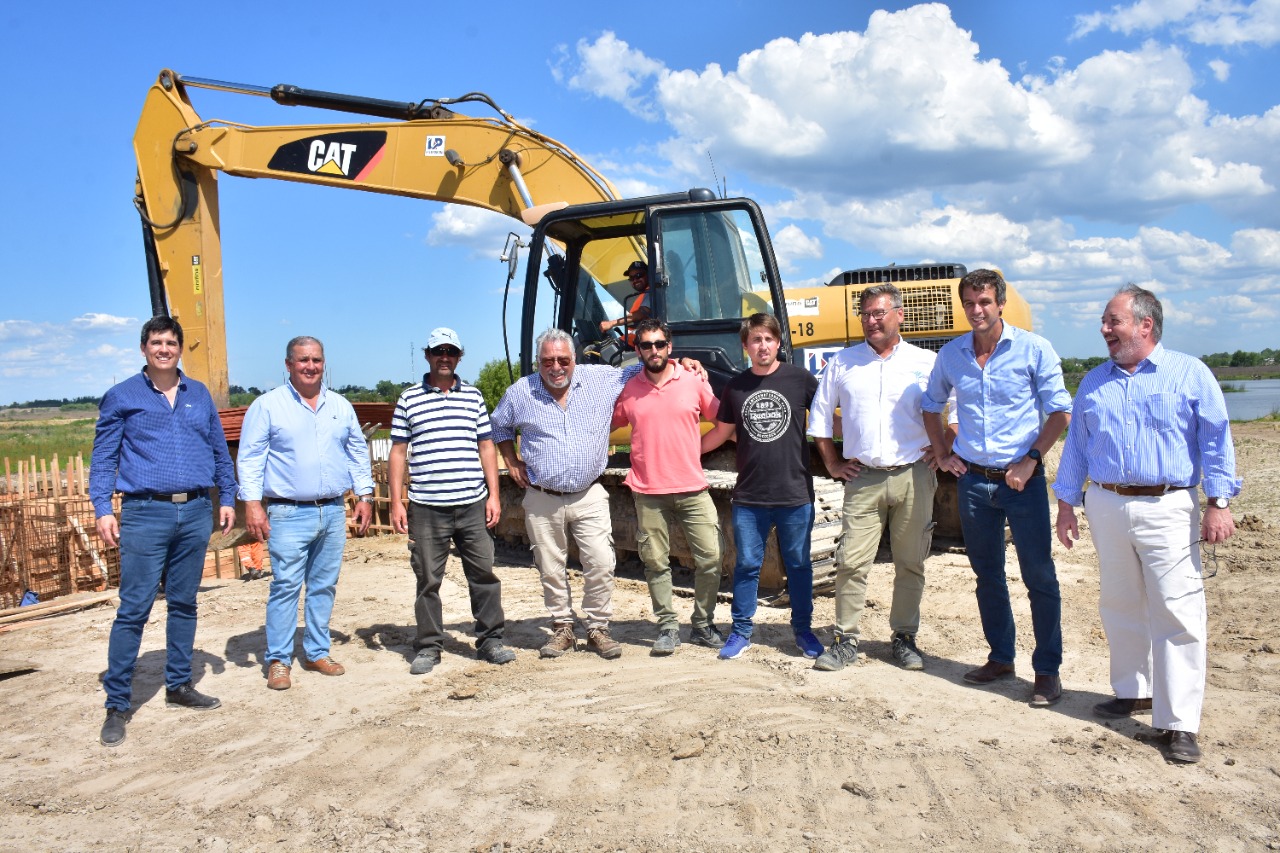 Enrique Cresto compartió este miércoles una jornada de trabajo en Villa Paranacito Enrique Cresto compartió este miércoles una jornada de trabajo en Villa Paranacito