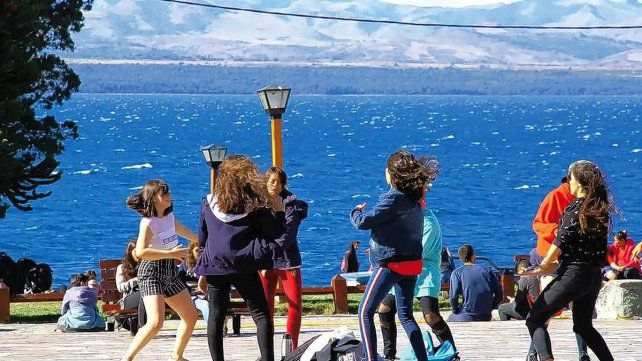Después de dos años volvió este fin de semana el turismo estudiantil a Bariloche Después de dos años volvió este fin de semana el turismo estudiantil a Bariloche