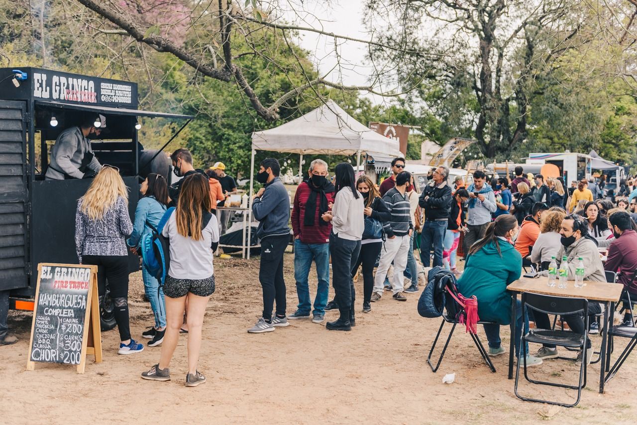 Los paranaenses disfrutaron una jornada de sol, música, ferias y gastronomía