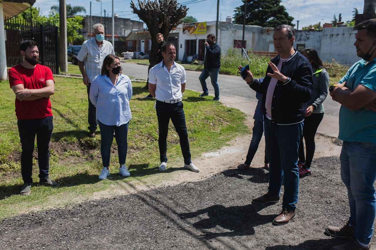 Continúan las obras en colaboración entre el Municipio y los vecinos Continúan las obras en colaboración entre el Municipio y los vecinos