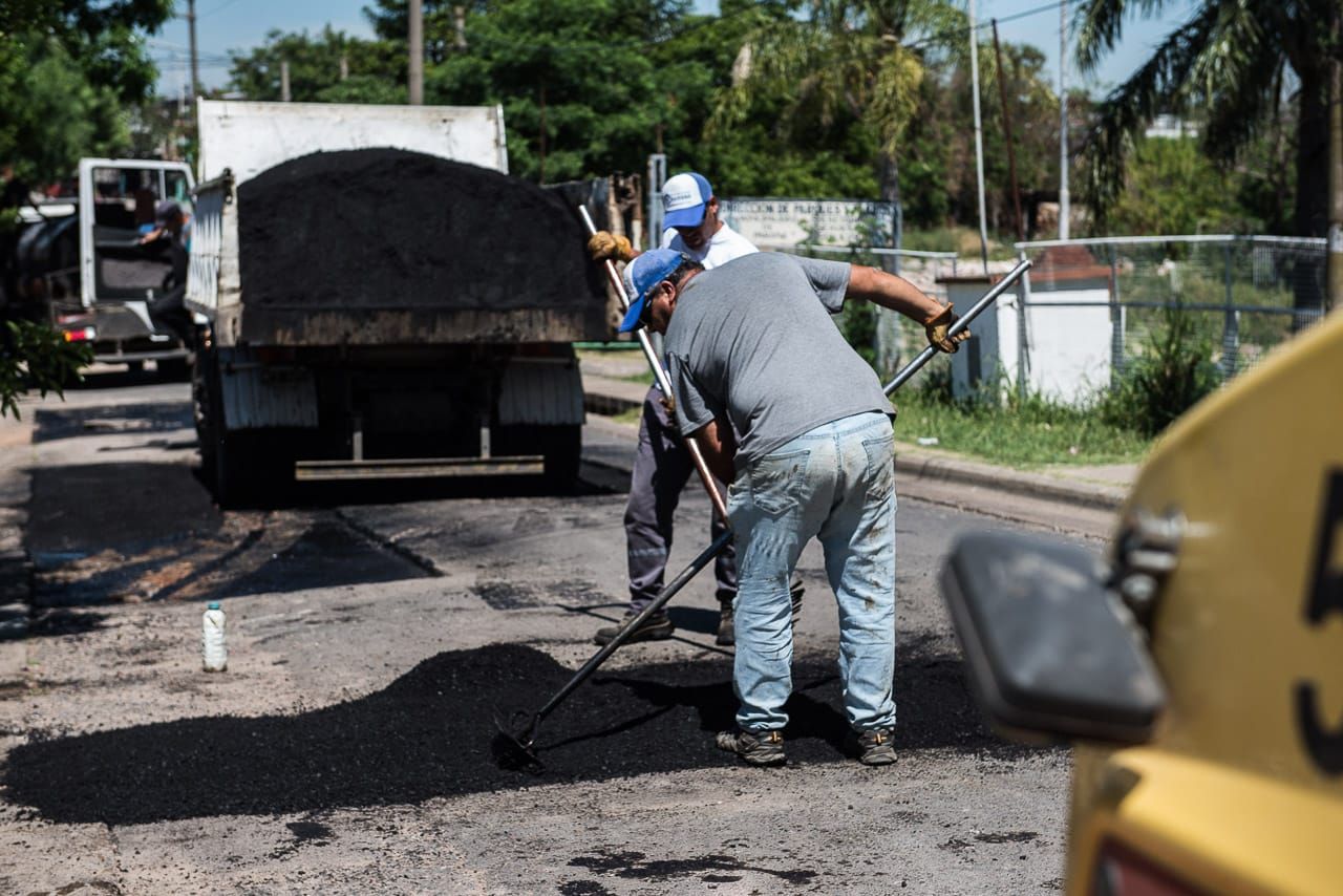 El Municipio realiza tareas de bacheo en barrio Pancho Ramírez El Municipio realiza tareas de bacheo en barrio Pancho Ramírez