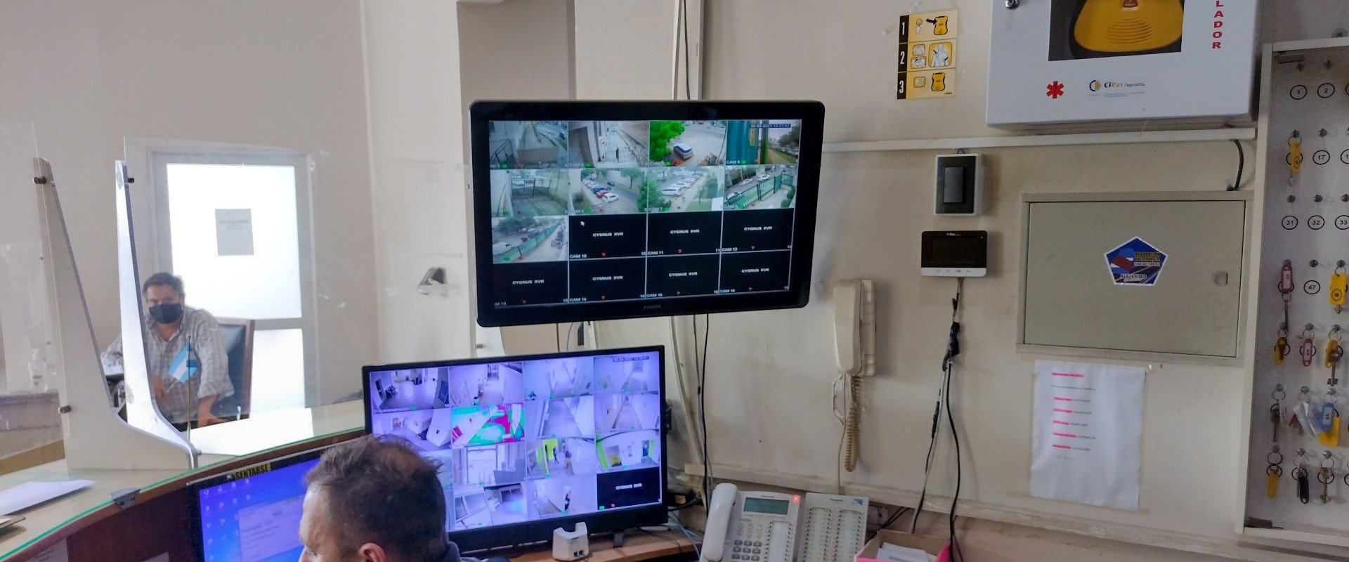 Instalaron tres desfibriladores en dependencias de Vialidad Instalaron tres desfibriladores en dependencias de Vialidad