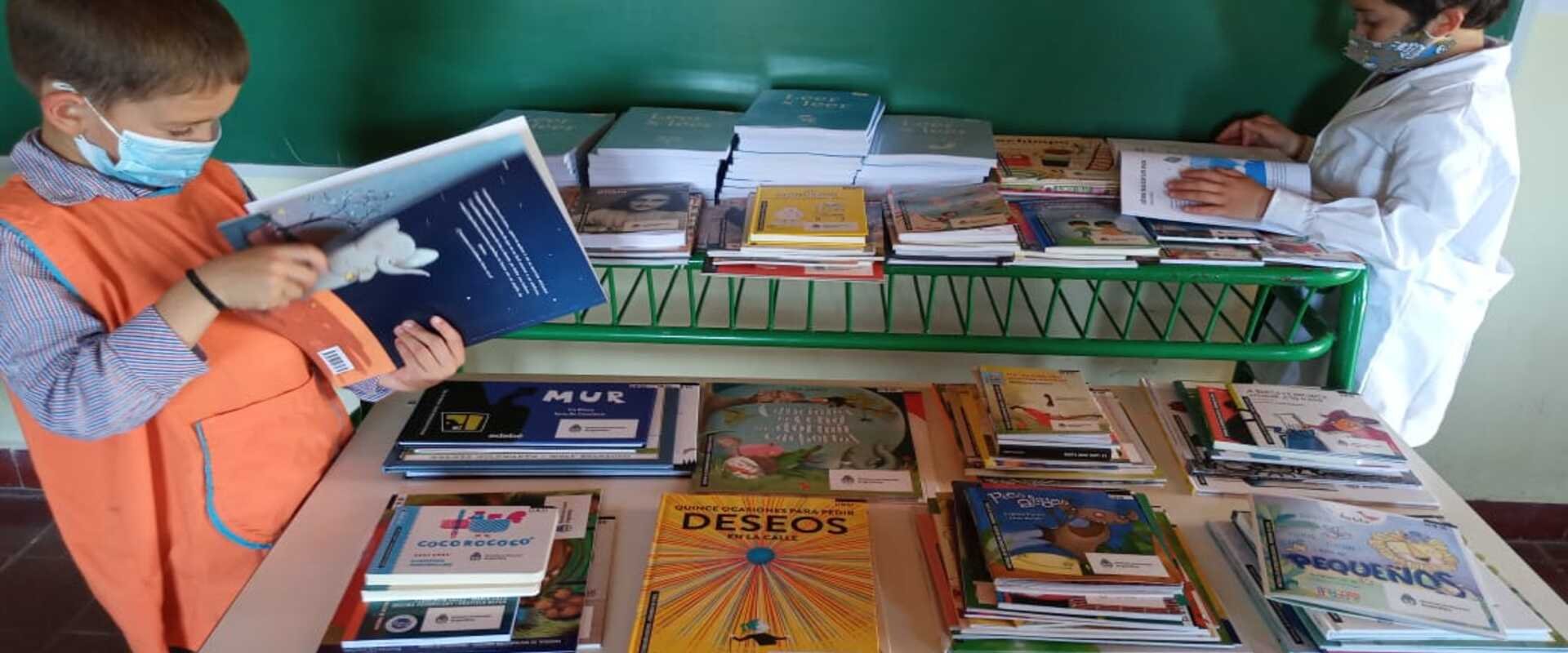 La colección Leer Abre Mundos llega a las escuelas entrerrianas La colección Leer Abre Mundos llega a las escuelas entrerrianas