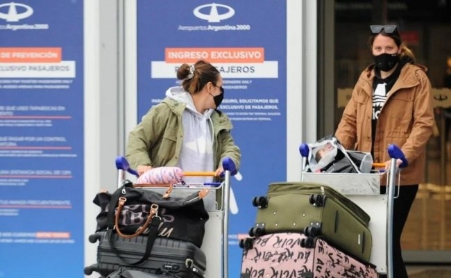 Desde el 19 de octubre levantan los cupos para pasajeros que regresan al país en avión