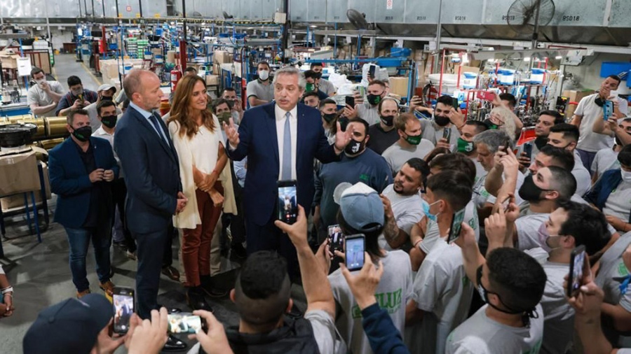 Fernández: «Estamos para cuidar a los trabajadores argentinos» Fernández: «Estamos para cuidar a los trabajadores argentinos»