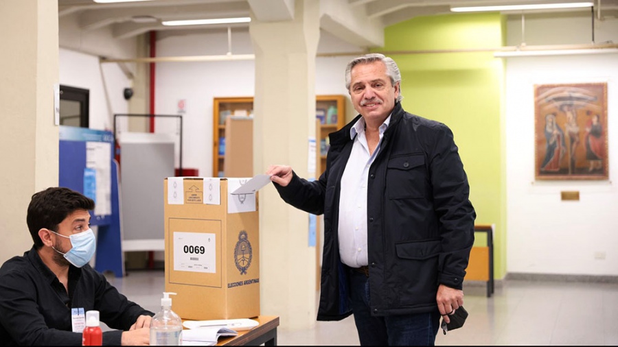 El Presidente votó y afirmó que «es importante que el pueblo se exprese con todas sus convicciones» El Presidente votó y afirmó que «es importante que el pueblo se exprese con todas sus convicciones»