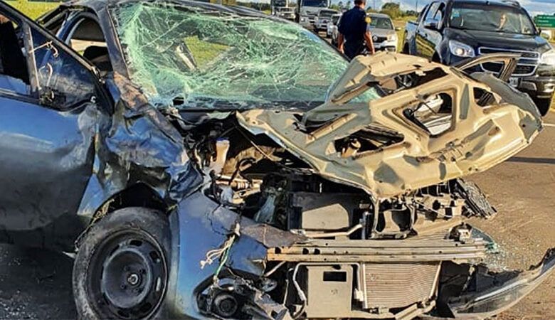 Mujer y niño que sobrevivieron en fatal accidente están en terapia intensiva